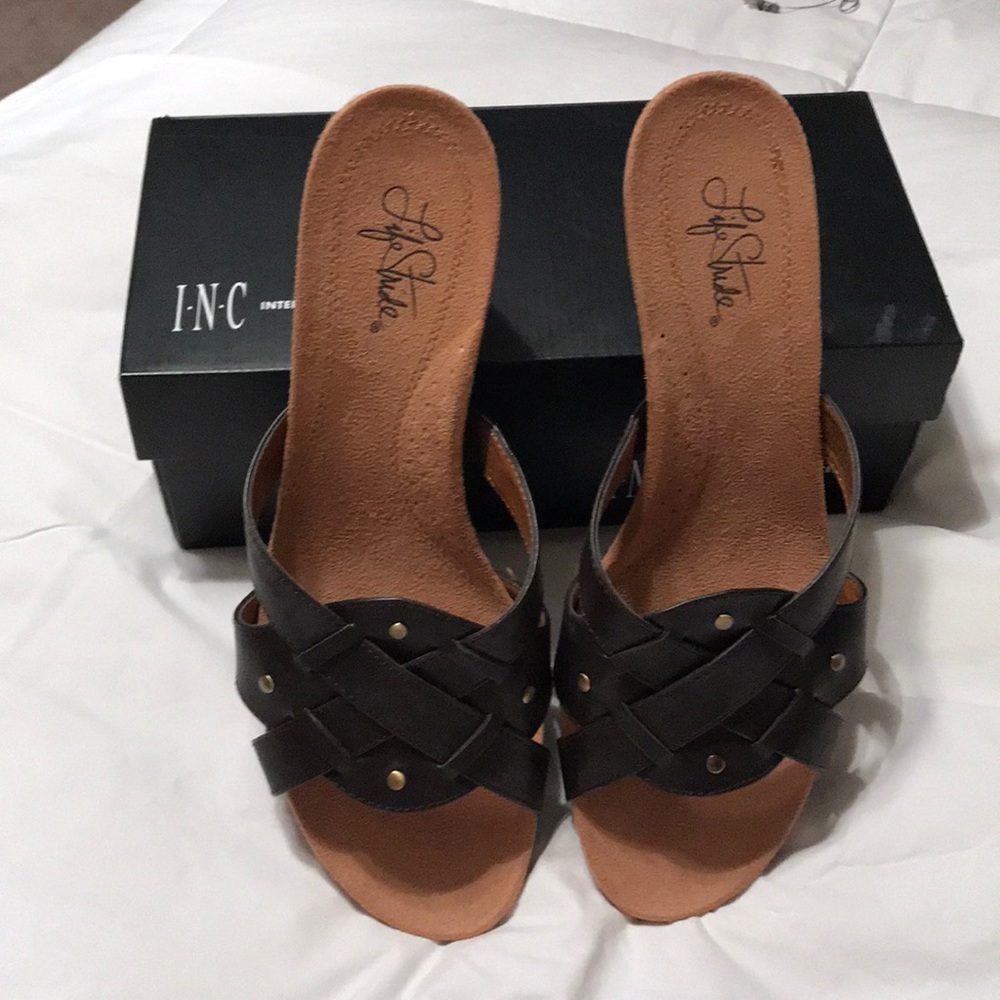 Life Stride Sandals. Never worn